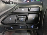 ステアリングには運転中でも簡単に操作できる各種スイッチついてます