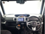 オシャレなインテリアで運転する気分も盛り上がりますよね^^