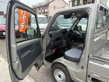 助手席も広々快適です!ぜひ1度ご来店いただきご乗車ください!