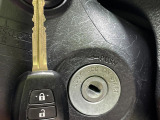 【キーレス】少し離れた場所からでもボタン一つでドアの開錠・施錠ができるのでとっても便利!ドアの鍵穴周りに傷をつけることもありません♪