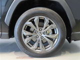 純正のアルミホイール装着車です。タイヤサイズは225/60R18です。