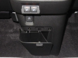 運転席・助手席シートヒーター付です。寒い日のお出かけも楽しくなります。  アクセサリーソケットもあります。