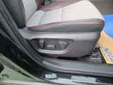 パワーシート搭載。微調整が手軽にでき、ドライバーの体形に合わせたポジションで運転することが可能です。