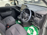 高いホールド性で運転姿勢が安定します。長距離ドライブでも疲れにくいのが魅力です。快適なドライビングライフをお送りください♪