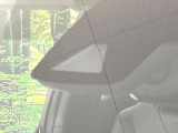 【プリクラッシュセーフティ】前方の車両等を検知し、衝突しそうな時は警報で注意を促し、ブレーキを踏む力をサポート。ブレーキを踏めなかった場合は衝突被害軽減ブレーキが作動、衝突回避をサポートします。