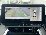 パノラミックビューモニター付きです。車両を上から見たような映像をディスプレイオーディオ画面に表示。運転席からの目視だけでは見にくい、車両周辺の状況をリアルタイムでしっかり確認できます。