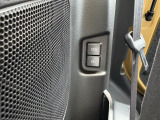 リアクォーターポケットには充電用USBがあります。