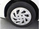 タイヤの溝もしっかりありますので、乗り出しで余計な費用が掛かることもありませんね。
