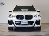 BMW代表的な特徴のキドニーグリル。BMWのすべてのモデルに採用され、BMWらしさを強調しております。