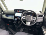 運転席まわりです。 各操作スイッチは使いやすい位置に配置されてます。
