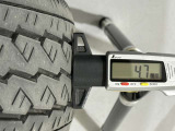 夏タイヤの残り溝は4.7mmです。スリップラインからは3.0mmとなっております。