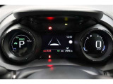 マルチインフォメーションディスプレイ付きのメーターです!エコ運転へ導く多彩な情報を表示してくれます。