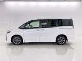 流れるようなボディラインが魅力的で乗降りしやすい車両です