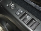 電動格納式ドアミラー・パワーウインドウを装備しています。
