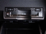 運転席お膝元にETCカード挿入口がございます。