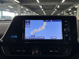 ディスプレイオーディオやカーナビは、現代のドライブにおいて欠かせない装備のひとつです。初めての場所でも迷いにくく、快適なルート案内で運転をサポートします。移動中のエンターテインメント性も高まります。