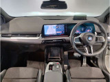 BMWの運転席はドライバーオリエンテッドという構造を採用。ドライバー目線の操作がしやすい設計になっており、ドライブ中にも目線の移動が少なく運転中にも簡単に操作ができます。