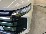 【LEDヘッドライト】悪天候や夜間走行時も良好な視界を確保し安心して運転できる高輝度LEDヘッドライトを装備!点灯速度が早く、消費電力も抑えられています。