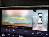 パノラミックビューモニター。車両を上から見たような映像を表示。運転席から目視しにくい車両周囲の状況をリアルタイムで確認できます。