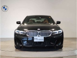 【キドニーグリル】BMWは約90年もの間、ほぼ全ての車両にひと目でBMWだと分かるこの特徴的なフロントグリルが備えられ、デザイン・アイコンとして親しまれてきました。