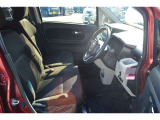 ☆ベンチシートになっており広くゆったりと運転をすることができます!