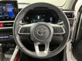 ステアリングから手を離さず、運転に集中したままオーディオ等の操作ができます。