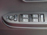 電動格納ミラーあり。駐車の時に便利です。パワーウインドウも付いてます。