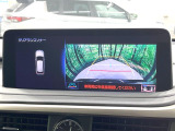 【サイド&バックカメラ】停車・駐車時に死角になりがちな運転席から見えづらいサイドとリアの障害物を確認できます!雨天時や夜間などは特に活躍してくれるアイテムです。