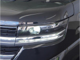 【ヘッドライト】省電力で長寿命の明るく運転しやすいLEDヘッドランプです。明るく照らすので暗い夜道からお客様を守ってくれます。お近くのスズキ自販島根までお越しください。