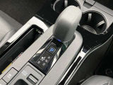 こちらのシフトは、車両にマッチしたデザインになっています!握りやすく、操作し易い配置になっていますので、いつも触れるシフトだからこそ、大切ですね!