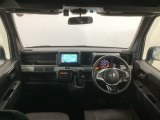 【前方視界】開放的な前方視界!運転がしやすく疲れにくいです♪窓が大きく、見通しがとっても良いおクルマですよ♪
