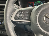 ステアリングにオーディオ操作スイッチが付いています。オーディオ画面に直接タッチしなくても操作が出来ますので、運転に集中できます。