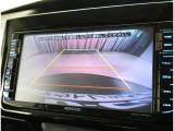 バックガイドモニターで、後方を確認しながら安心して駐車することができます。運転初心者も熟練者も必須の機能ですよ!