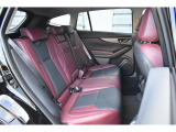 シンプルで機能的な運転席まわり。車を操作することを重視したインテリア。