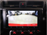 バックカメラを搭載し、後方の安全確認をサポート。駐車操作をよりスムーズに行えます。