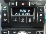 左右独立温度コントロールフルオートエアコンです。運転席、助手席それぞれで独立して温度設定ができます。冷え性の方が乗っても安心ですね♪