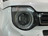 LEDヘッドライトは、点灯の瞬間から最大光量を発揮し、突然暗くなるトンネルなどでの安定感を高めます。