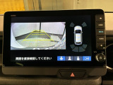 リバースギアに入れるだけで後方の表示へ切り替わります。夜間や雨の日の駐車も楽になりますよ。