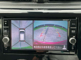 アラウンドビューモニターを装備!アラウンドビューモニターは上空から見下ろしているかのような映像を映し出しています。駐車の時はスムースな駐車ができます。とても便利な装備です。