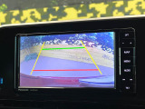 【バックカメラ】駐車時に後方がリアルタイム映像で確認できます。大型商業施設や立体駐車場での駐車時や、夜間のバック時に大活躍!運転スキルに関わらず、今や必須となった装備のひとつです!