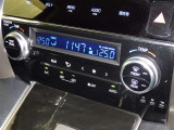 左右独立温度コントロールフルオートエアコンです。運転席、助手席それぞれで独立して温度設定ができます。冷え性の方が乗っても安心ですね♪