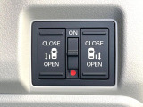 【両側パワースライドドア】スマートキーや運転席のスイッチで後席両側スライドドアの開閉が可能♪電動だから力を入れてドアを開ける必要が無く、小さなお子様でも簡単に開け閉めでき快適です♪