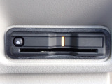 ■【ETC車載器】が装備されています。セットアップをしてお渡しとなり、ETCカードを差し込むだけで高速道路の利用が可能です。