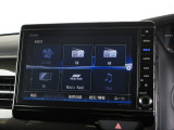 ナビゲーションは純正8インチメモリーナビ(VXU-195NBi)を装着しております。AM、FM、CD、DVD再生、Bluetooth、音楽録音再生、フルセグTVがご使用いただけます。