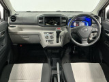 【インパネ】運転のしやすさを最優先に設計された見晴らしの良いフロントビュー。車両間隔が掴みやすく狭い道でも安心♪「安全」と「品質」を最優先に、安心してお乗りいただけるクルマを提供いたします。