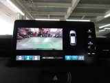 バックカメラの画像です。ガイドラインがスムースな車庫入れをサポートいたします。車庫入れの安心感がアップしますね。