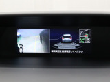【サイドカメラ】左側のカメラで映した周囲の映像を画面に表示します♪停めにくい駐車場や狭い道路でもドライバーの死角を減らすことで運転をサポート!