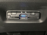 ハンドルの左下にETCがついています。高速道路の料金所の通過も楽々です。 カードの取り出しもしやすい場所についています。