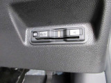 【ETC車載器】は、ビルトインタイプですっきり収納され、見た目も使い勝手も満足のアイテムです。