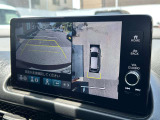真上から車を見たようにモニターで確認ができるマルチビューカメラシステム!是非実際の車で体感してみてください!
